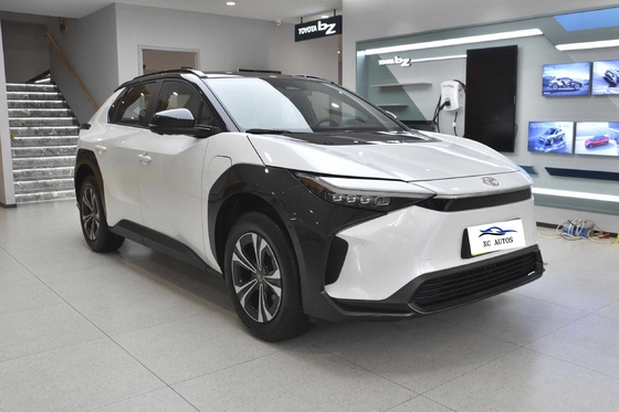 2024 Toyota bZ4X Long Range Electric Car con touch screen e sistema di frenata antiblocco