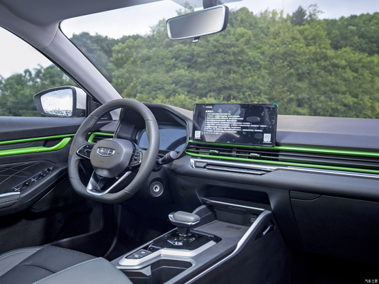 Grande valore Geely Emgrand berlina con Macpherson sospensione anteriore e R16 dimensione pneumatico