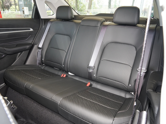 Grande valore Geely Emgrand berlina con Macpherson sospensione anteriore e R16 dimensione pneumatico