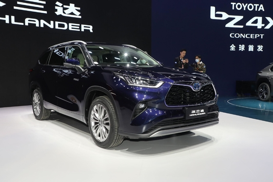Intelligente Toyota Highlander ibrido da 2,5 litri con sedili in pelle e freno di parcheggio elettrico