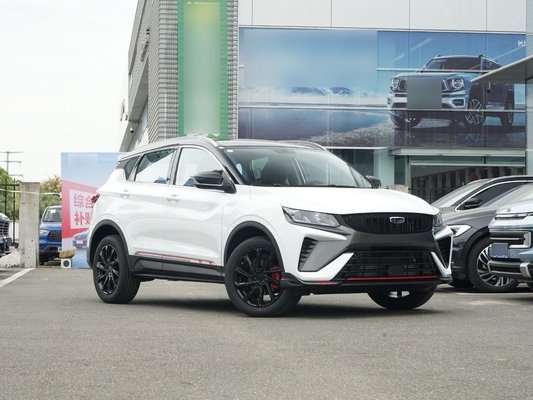 Disposizione 1.5L Geely BinYue 2WD Auto Sedie in pelle Camera posteriore tetto a gasolina Auto