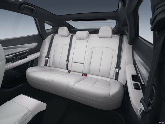 Xpeng P7 EV Sedan con volante multifunzione e coppia massima Nm di 400-500Nm