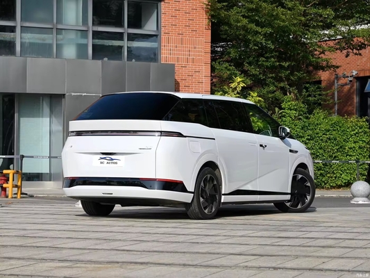 Volante multifunzione 2023 Xpeng X9 Euro VI 4WD 7 posti MPV Auto elettrica