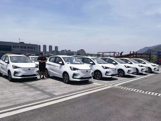 Volante multifunzione 2023 Xpeng X9 Euro VI 4WD 7 posti MPV Auto elettrica