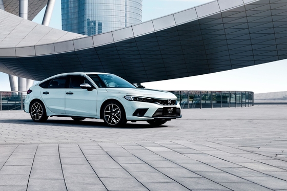 180 km/h Max velocità 2023 Honda Civic Le HEV Hybrid Pioneer Edition con motore 4L