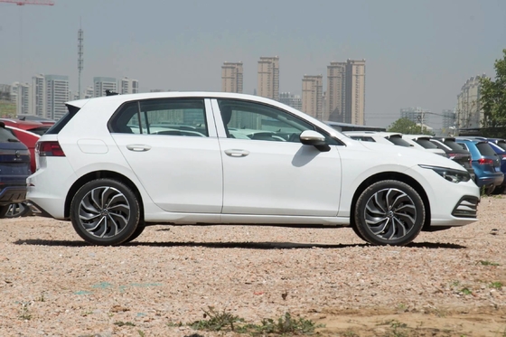 Volkswagen Golf Compact Sedan Auto a benzina Usata Veicolo a benzina con struttura del corpo