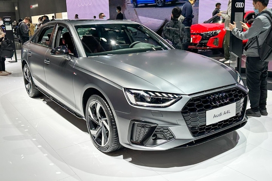 Audi A4l di lusso ad alta velocità Benzina Berlina media Euro IV Standard di emissioni Auto usata