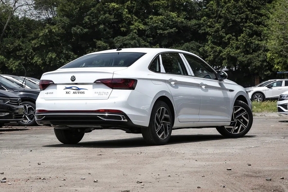 Volkswagen Sagitar Auto a benzina con combustibile convenzionale 4 porte 5 posti struttura del corpo