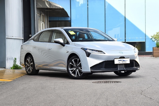 4 porte 5 posti AION Auto usata Auto elettrica con sterzo sinistro e tetto a copertura