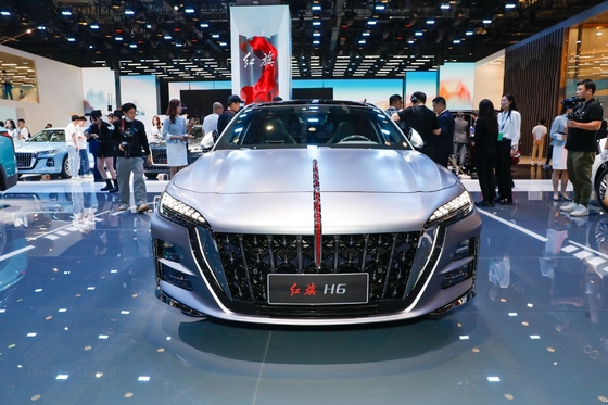Guida elettrica Hongqi H6 Benzina Benzina Sport Car con regolazione del sedile del conducente