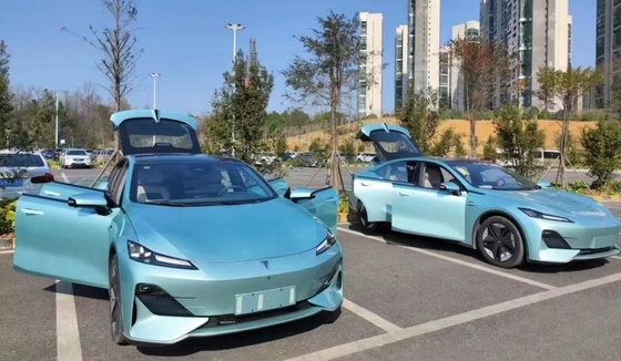 Changan SL03 Shenlan Sedan Blu profondo 5 posti 5 porte Sedie in pelle Auto a benzina per adulti
