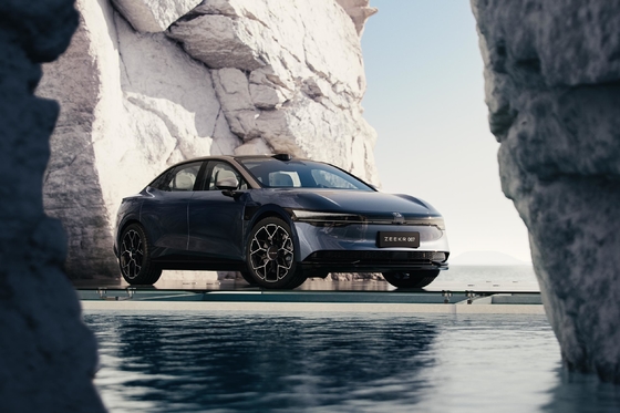 Veicolo elettrico da 75 KWH Zeekr 007 RWD Veicolo elettrico ad alta velocità con radar anteriore 4 posteriore 4