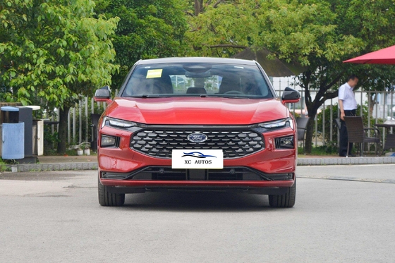 Auto elettrica Ford Mondeo Automobile di lusso ad alta velocità per 5 posti chilometraggio 1-25000 miglia