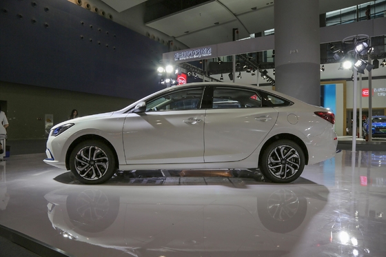 Grande valore Changan EADO EV 460 Auto elettrica EV berlina 5 porte 5 posti struttura del corpo