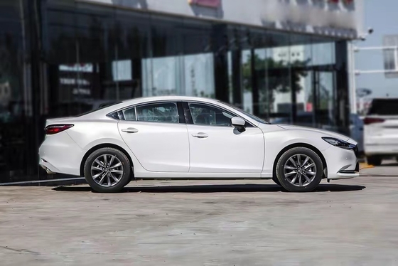 5 posti Mazda Atenza Auto a benzina 2WD berlina con faro a LED e conveniente