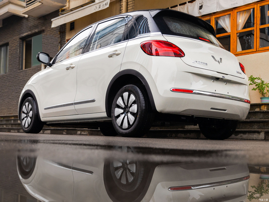 Wuling Bingo EV Car Hatchback con regolazione del sedile del conducente elettrico R15 Dimensione pneumatica