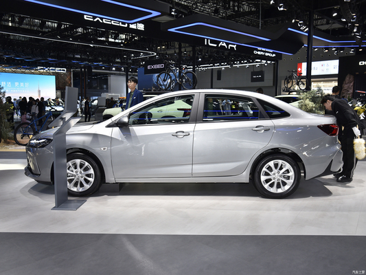 Grande valore Chevrolet Monza 1.5L Benzina Benzina Auto berlina 5 porte 5 posti Sedie in pelle