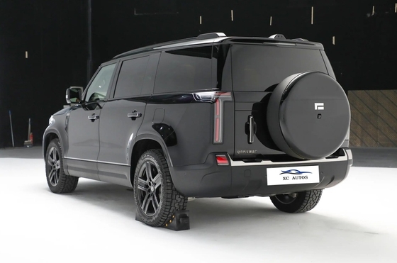 SUV di medie dimensioni con doppio motore 4WD Veicolo elettrico 4 cilindri e cambio a velocità singola