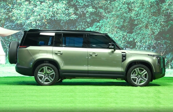 Prova il futuro della guida con ROX 01 REEV 2023 AWD 6 posti SUV medio