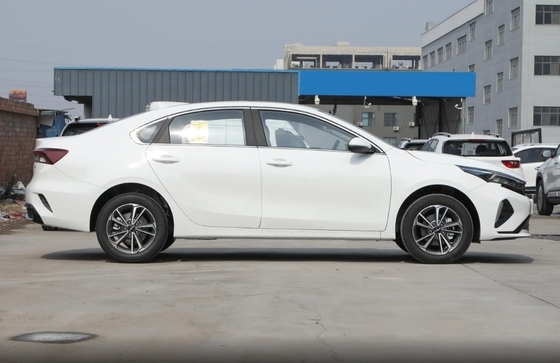 1.5L Bianco Kia K3 2024 Compatto Car Benzina Far Light per l'Acquisto Online