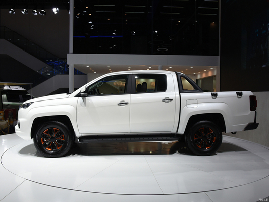 2023 Great Value JMC YUHU7 Pickup a benzina con pneumatici R17