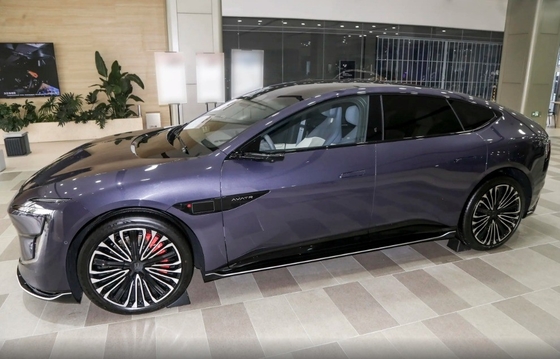 2024 700 Triple Laser Rear Drive Luxury Auto di lusso di medie e grandi dimensioni a 4 porte e 5 posti