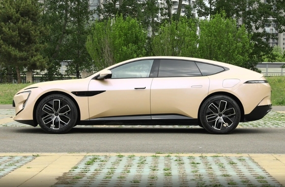2024 700 Triple Laser Rear Drive Luxury Auto di lusso di medie e grandi dimensioni a 4 porte e 5 posti