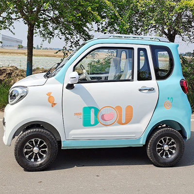 Auto elettrica a quattro porte e quattro posti Mini auto elettrica per adulti con velocità massima 60-120 km/h chilometraggio 50 km