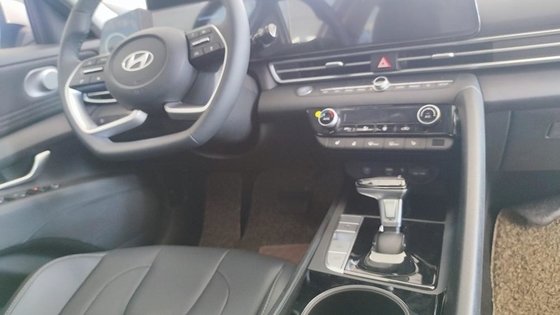 Sedana Hyundai Elantra 2024 con sistema di sterzo elettrico e L*W*H mm 4720*1810*1415