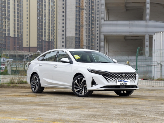 Compatta Changan Sedan Changan YIDA Car con tetto panoramico e design integrato del corpo
