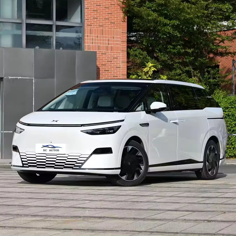 Volante multifunzione 2023 Xpeng X9 Euro VI 4WD 7 posti MPV Auto elettrica