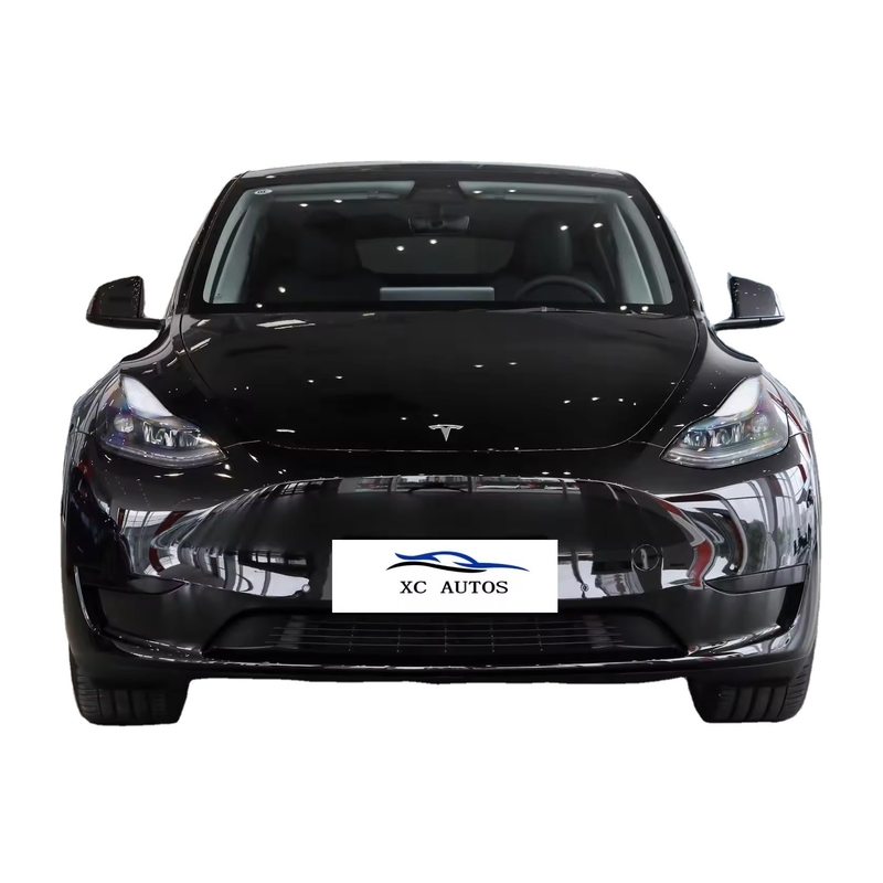 Fermato di parcheggio elettrico Tesla Modello Y Energia usata Auto elettrico con davanti 4 posteriore 4 radar